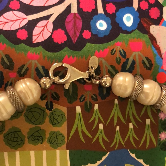 Pearl-like Beaded Necklace - Picture 2 of 4